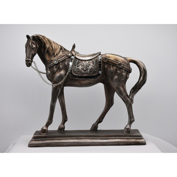 Other - Beautiful Silver Horse with Chain and Mirrored Decor